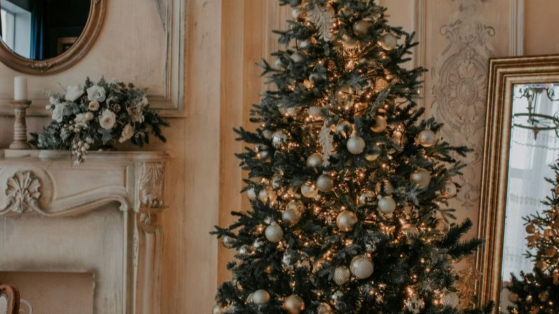 20 Inspiring Writing Topics for Your Journal in the Spirit of the New Year